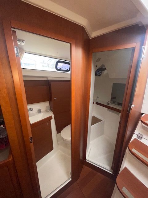 slider 6 Beneteau Oceanis 38.1